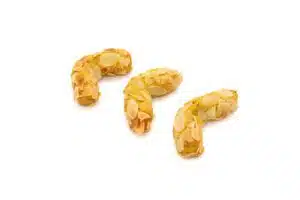 Cuore morbido di Pasta di Mandorla aromatizzata al Pistacchio con Mandorle di Sicilia