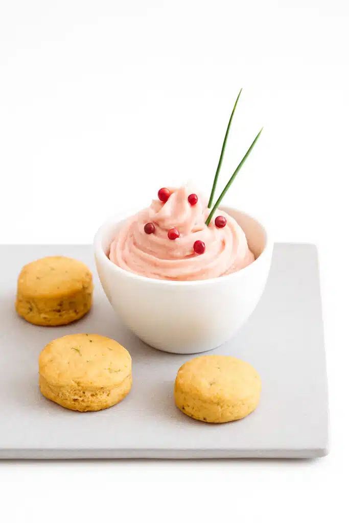 Ricetta Specialità Valerio Volpe Biscotti Salati Raffinati e Mousse di Robiola e Salmone Affumicato